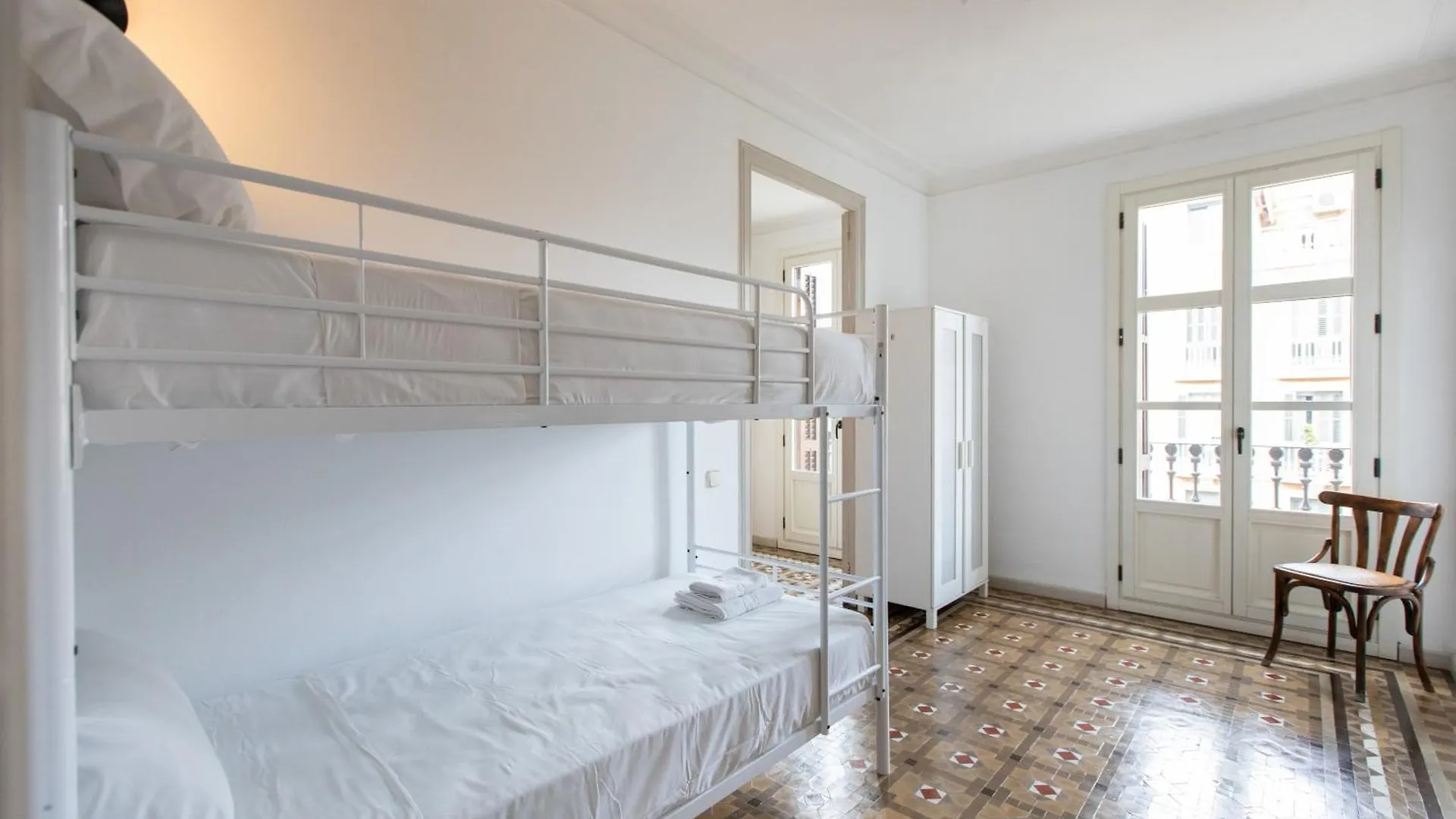 B41 - Apartamento Para Grandes Grupos En Bcn Centro Barcelona