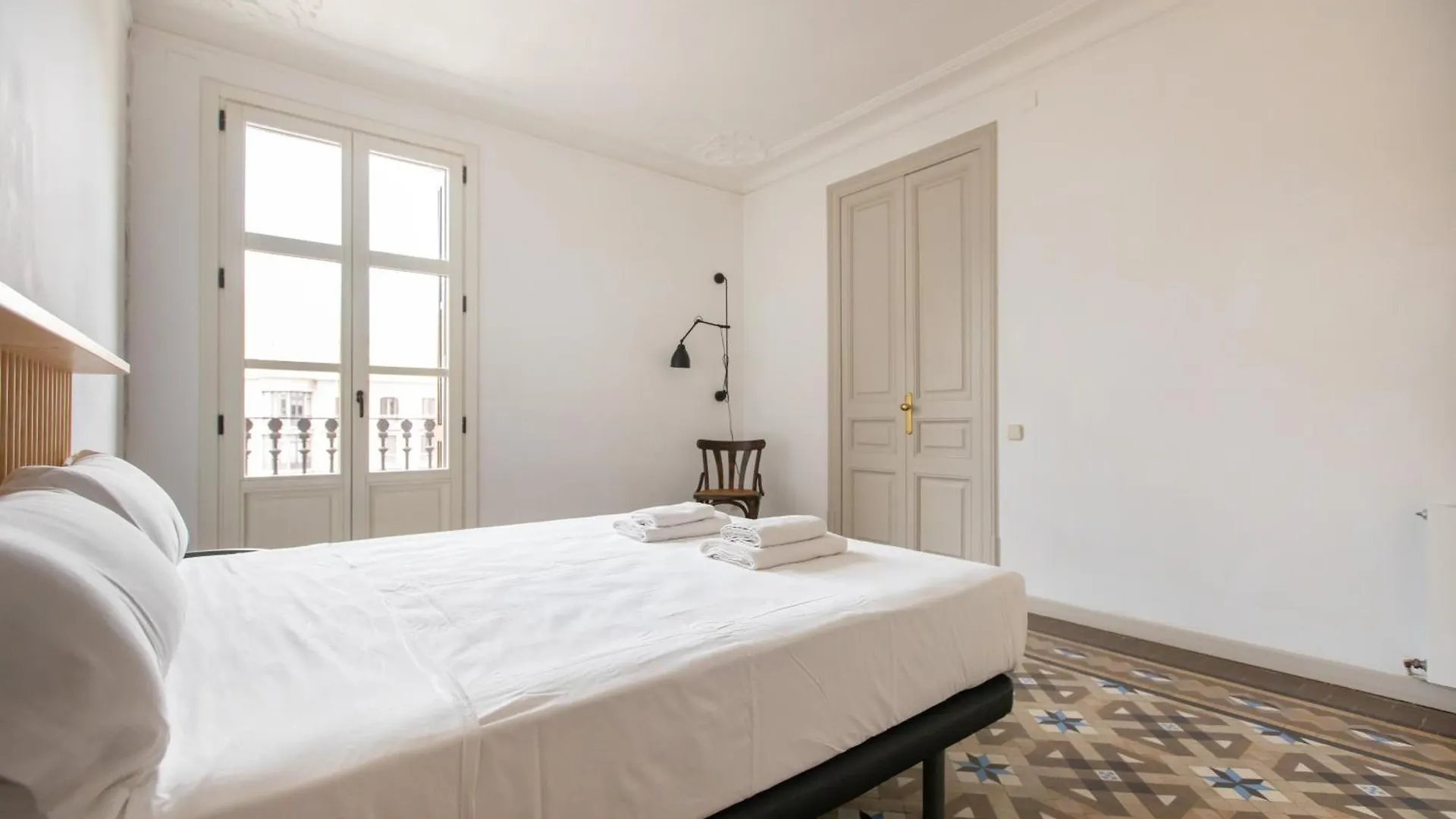 B41 - Apartamento Para Grandes Grupos En Bcn Centro Barcelona 0*,  Hiszpania